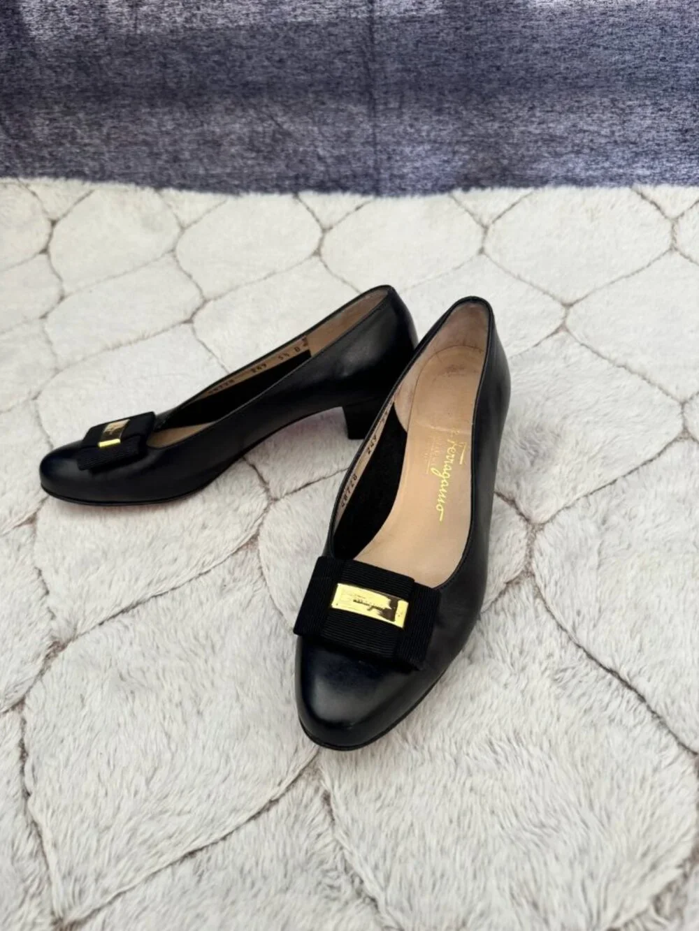 NEW Salvatore Ferragamo Vara Black Leather Bow Block Heel Pumps Size 5.5 B